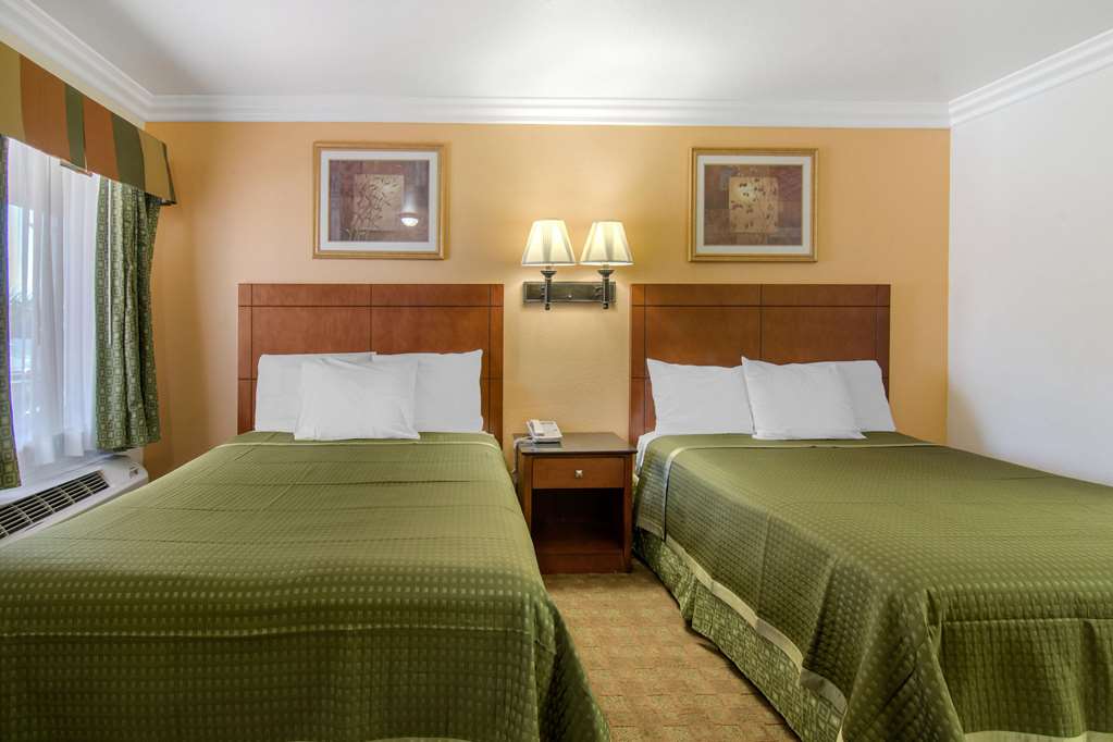 Rodeway Inn Adelanto US 395 - photo 15