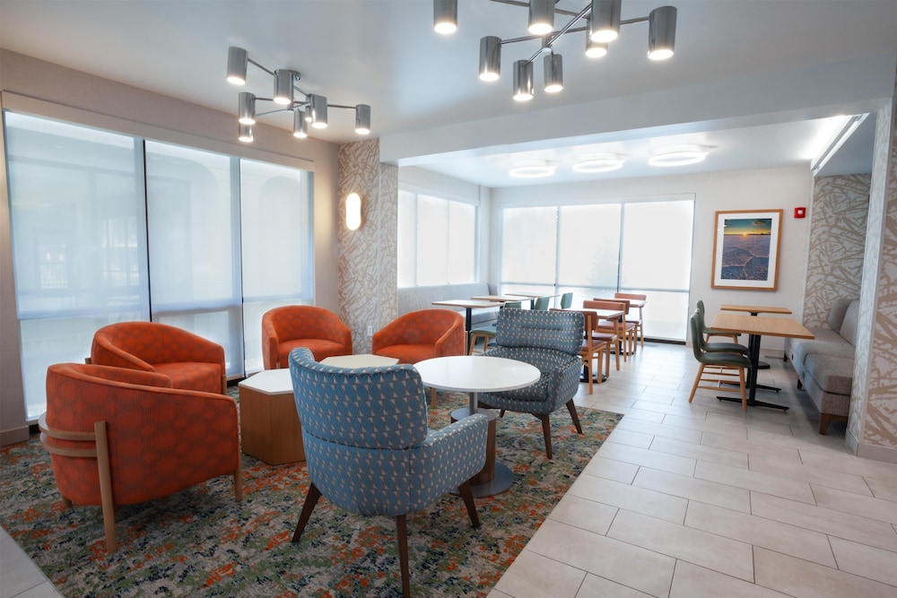 Hampton Inn Salt Lake City North - photo 2