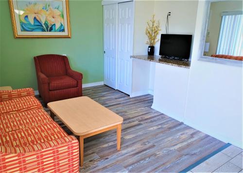 Johns Pass Beach Motel - photo 43