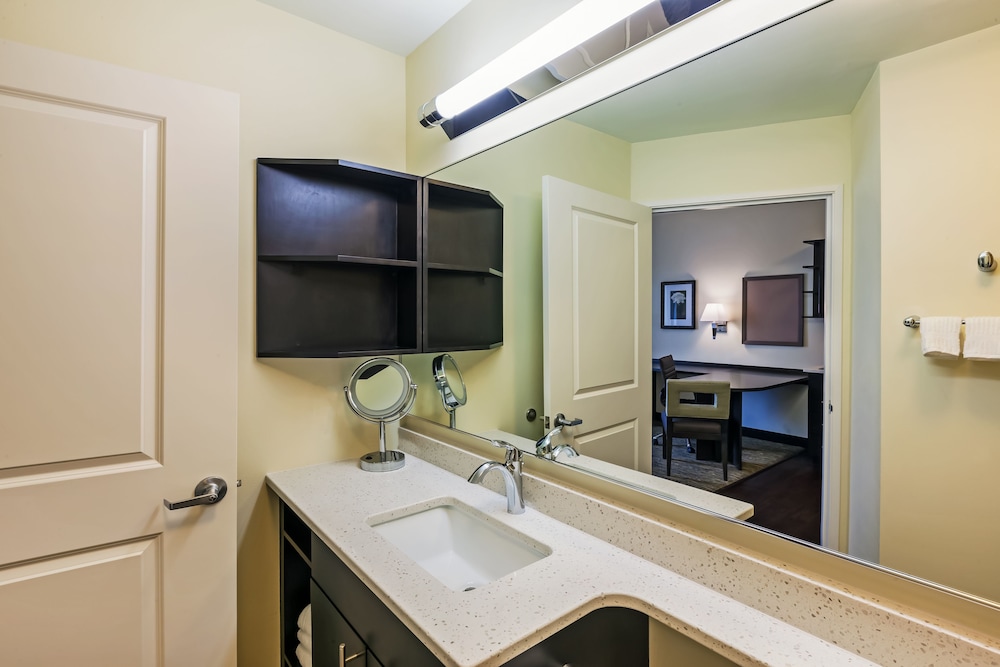 Candlewood Suites Lenexa Overland Park Area - photo 33