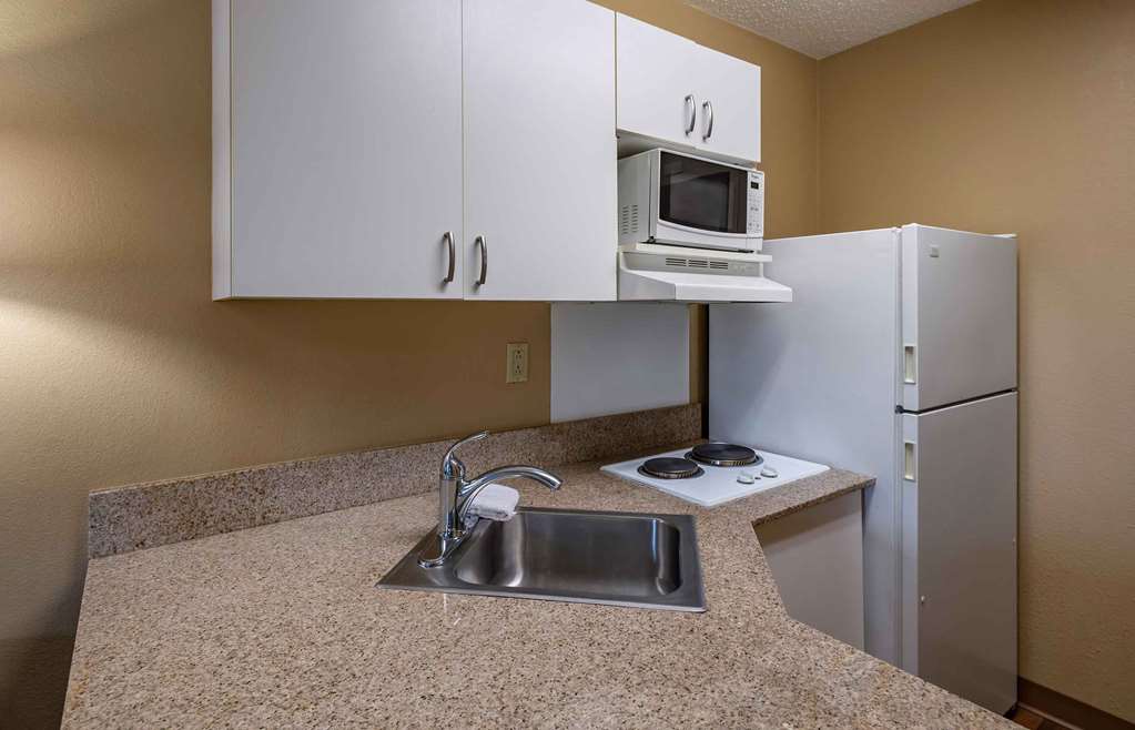 Extended Stay America Suites Houston Med Ctr Greenway Plaza - photo 28