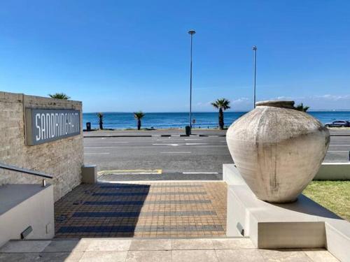 Beautiful Studio Apartment in Mouille Point