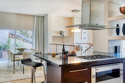 Bakoven Sunsets Luxury Apt with sea views & pool