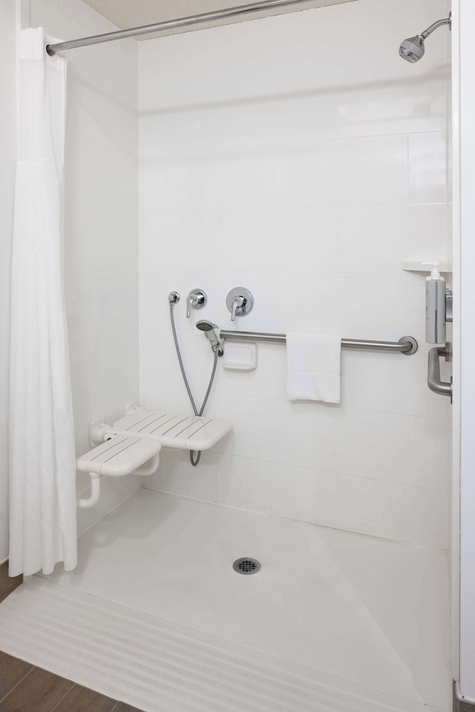 Hampton Inn Minneapolis NW Maple Grove - photo 18