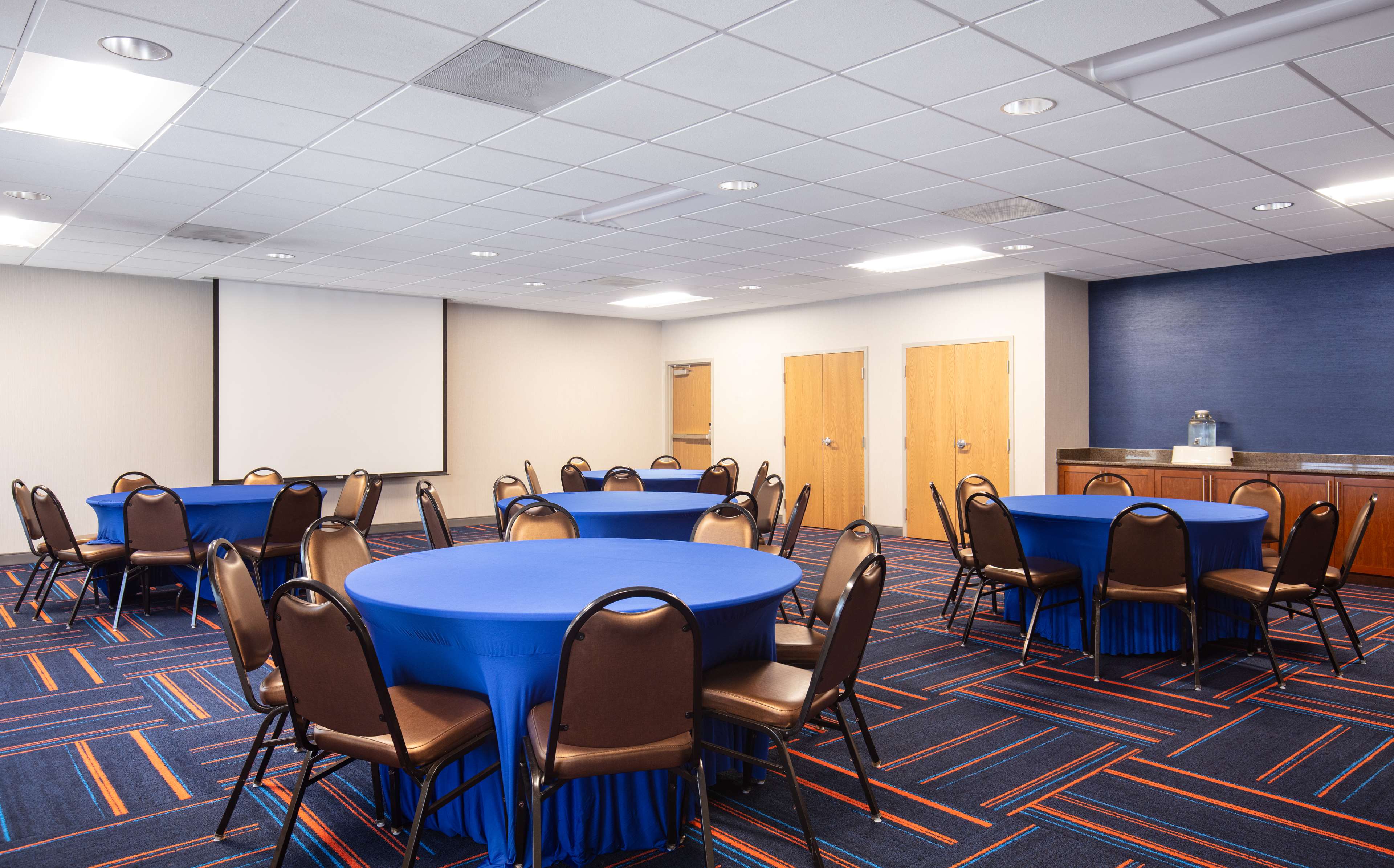 Hampton Inn Medford - photo 18