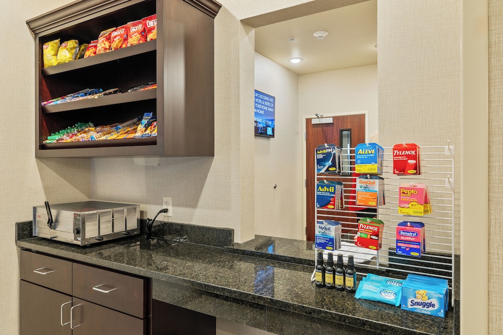 Cobblestone Hotel & Suites Alpine - photo 31