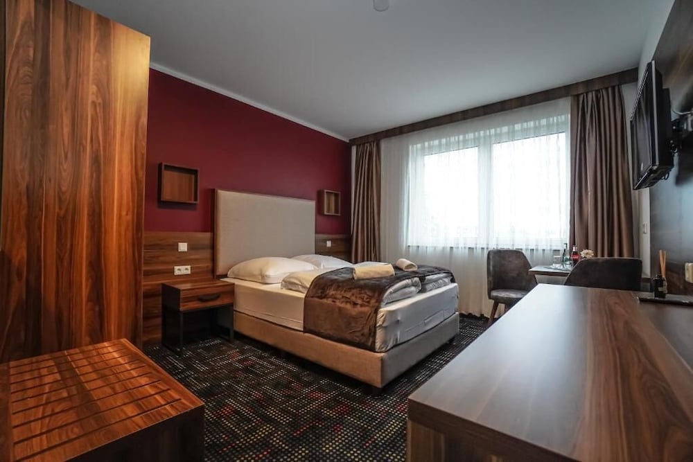 Sunset Hotel — hotel in Kelsterbach