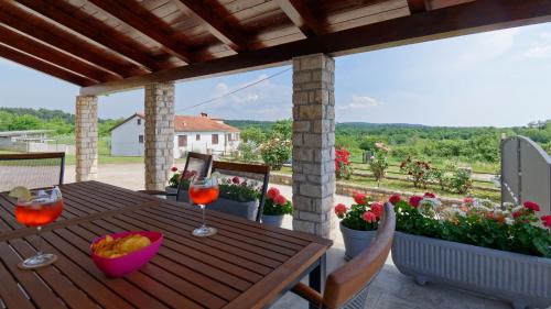 Apartment Larissa by Rent Istria — 4-Star Luxury Hotel in Visignano, Croatia