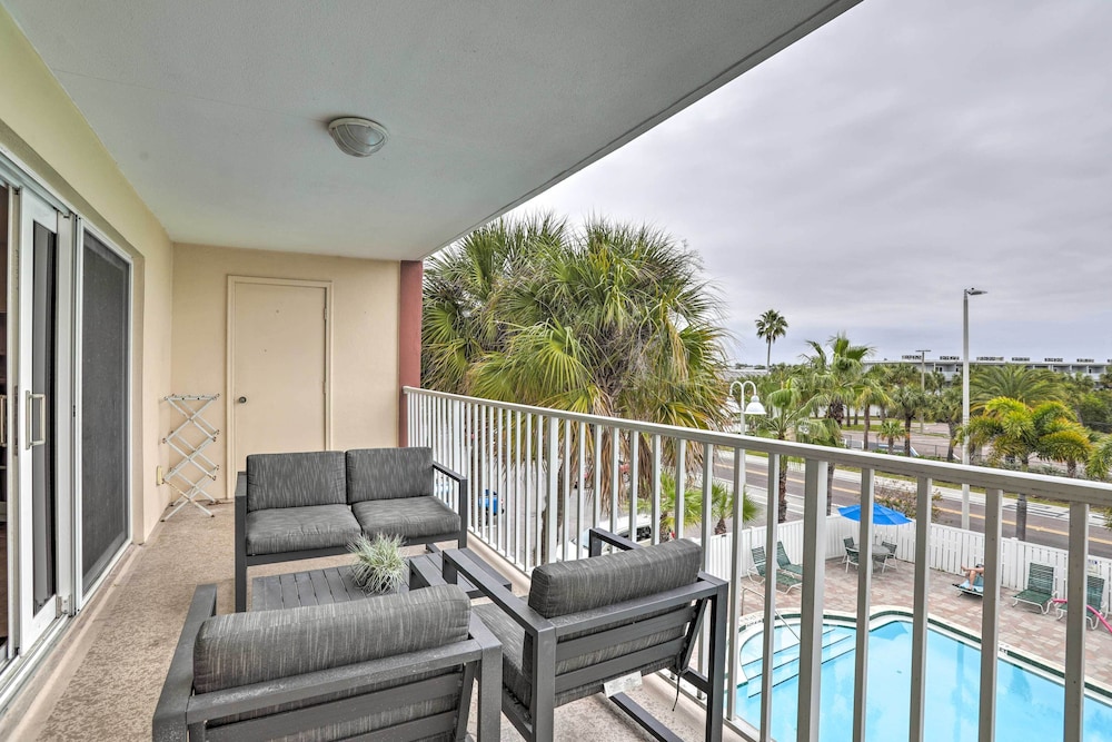 Pool Access Indian Shores Beachfront Condo — 4-Star Luxury Hotel in Indian Shores, United States