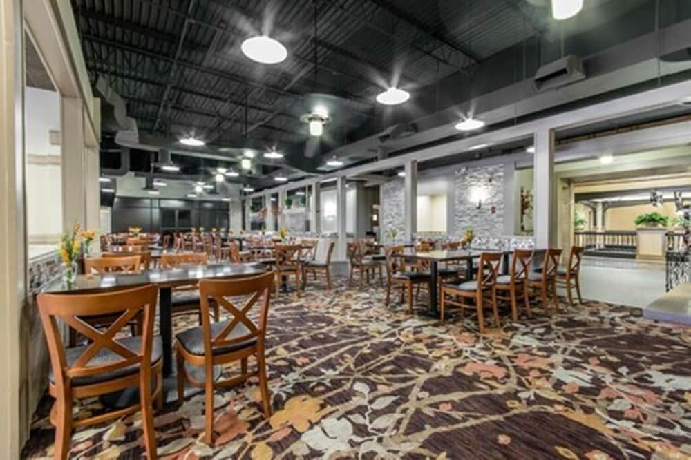 Radisson Hotel Louisville North - photo 23