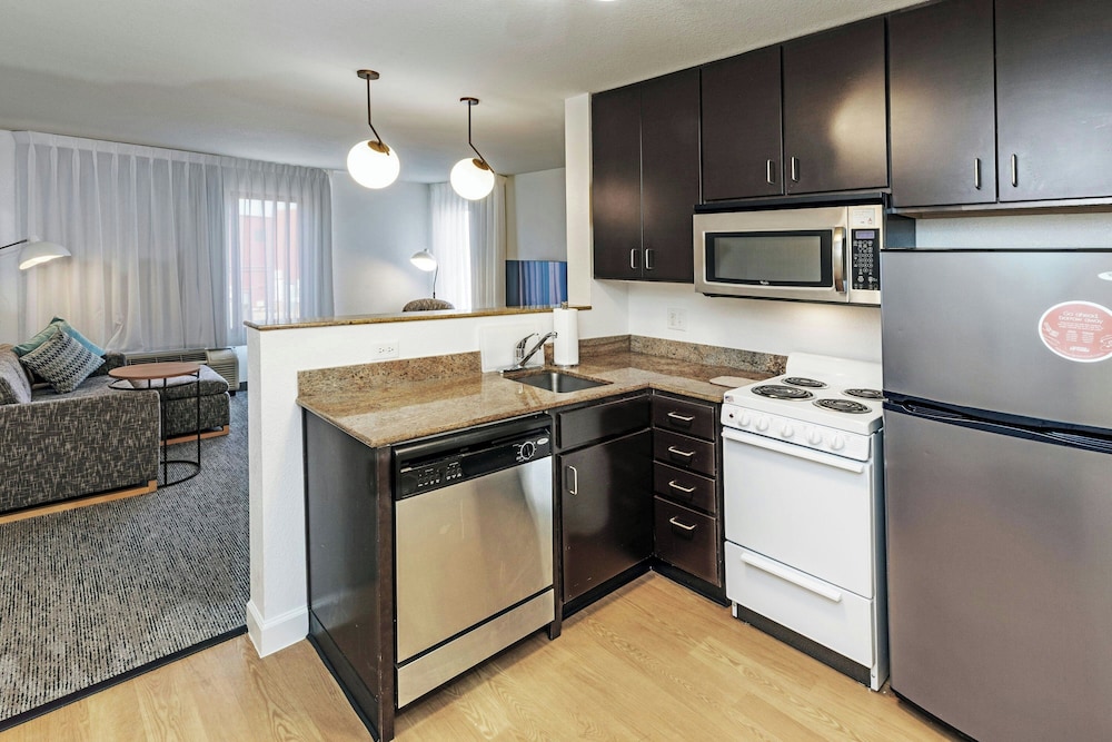 Towneplace Suites by Marriott Broken Arrow - photo 11