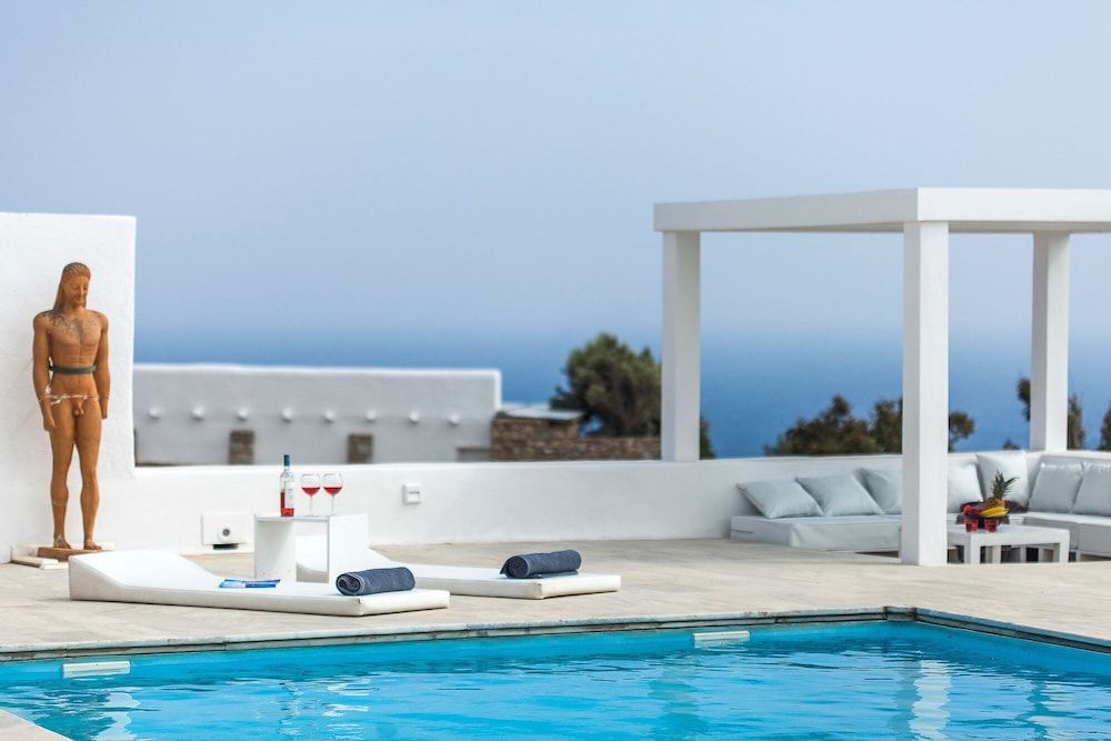 Villa Iris in Ag. Lazaros — 4-Star Luxury Hotel in Mykonos, Greece