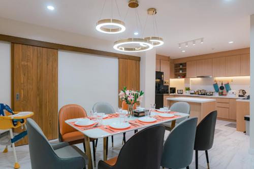 Prime Sukhumvit Modern Home Phrom Phong Bts Em District Up To 14 Guests