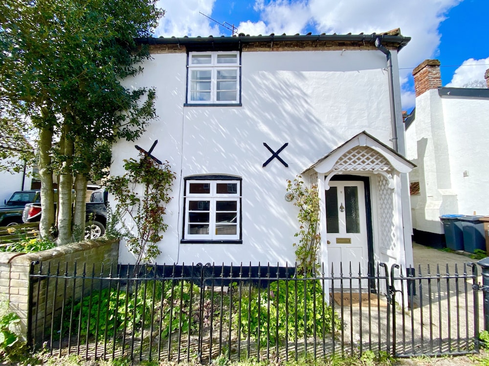 Satis Cottage Westleton — 4-Star Luxury Hotel in Saxmundham, United Kingdom