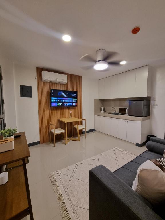 Flat 35 Unit 3C — Manila — photo 2