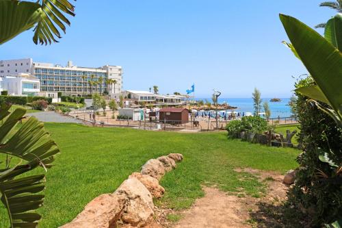 Villa Adonia 30m from Pernera Beach