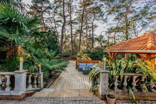 Hot Tub Football Court Sleeps 12 Luxury Villa — 4-Star Luxury Hotel in Parkstone, United Kingdom