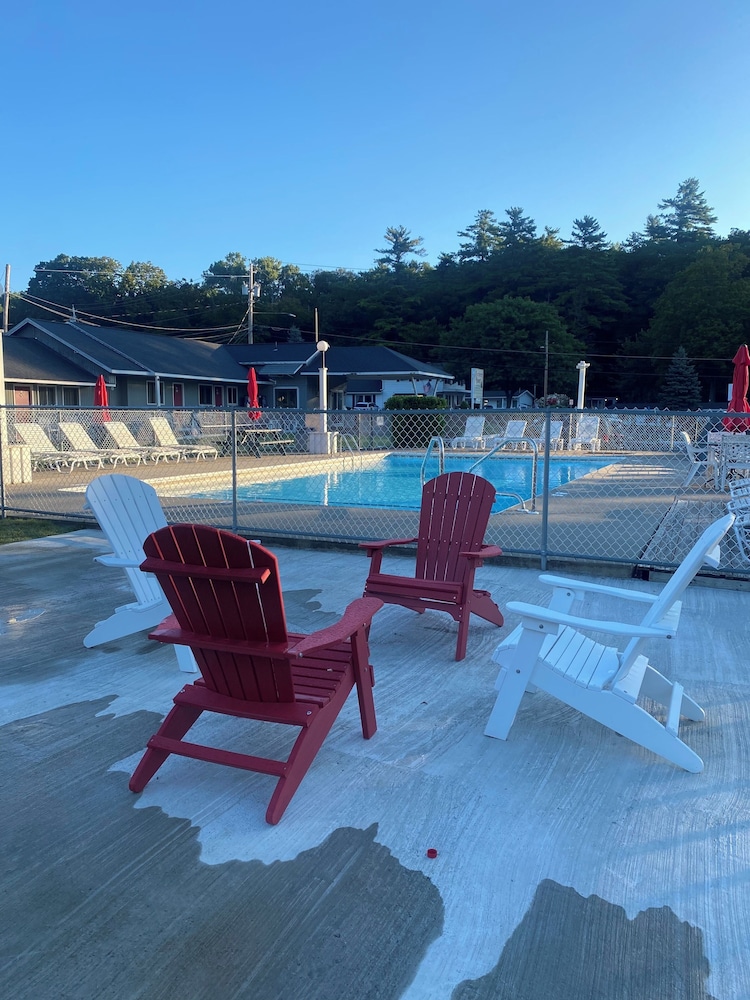 Barberry Court Motel - photo 29