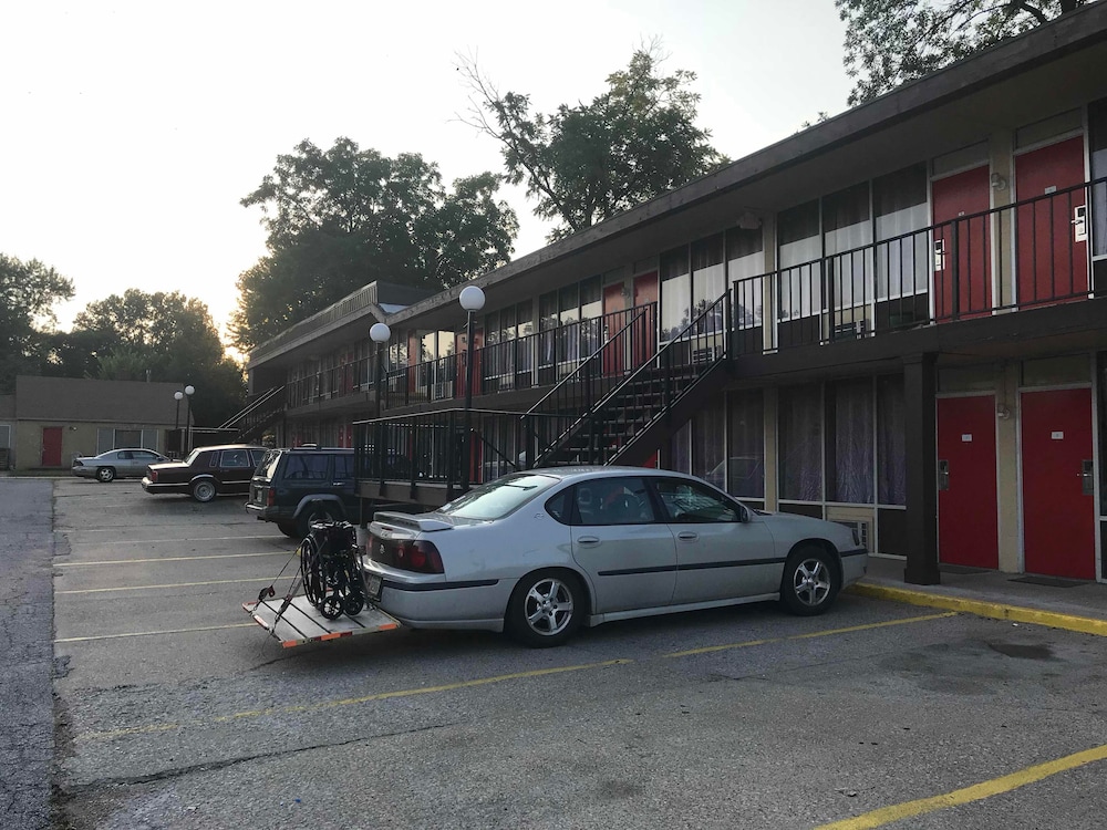 Budget Host Village Inn - photo 16