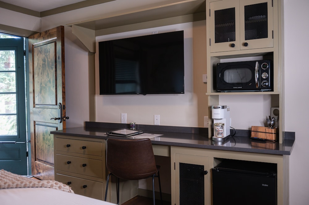 Highland Haven Creekside Inn - photo 38
