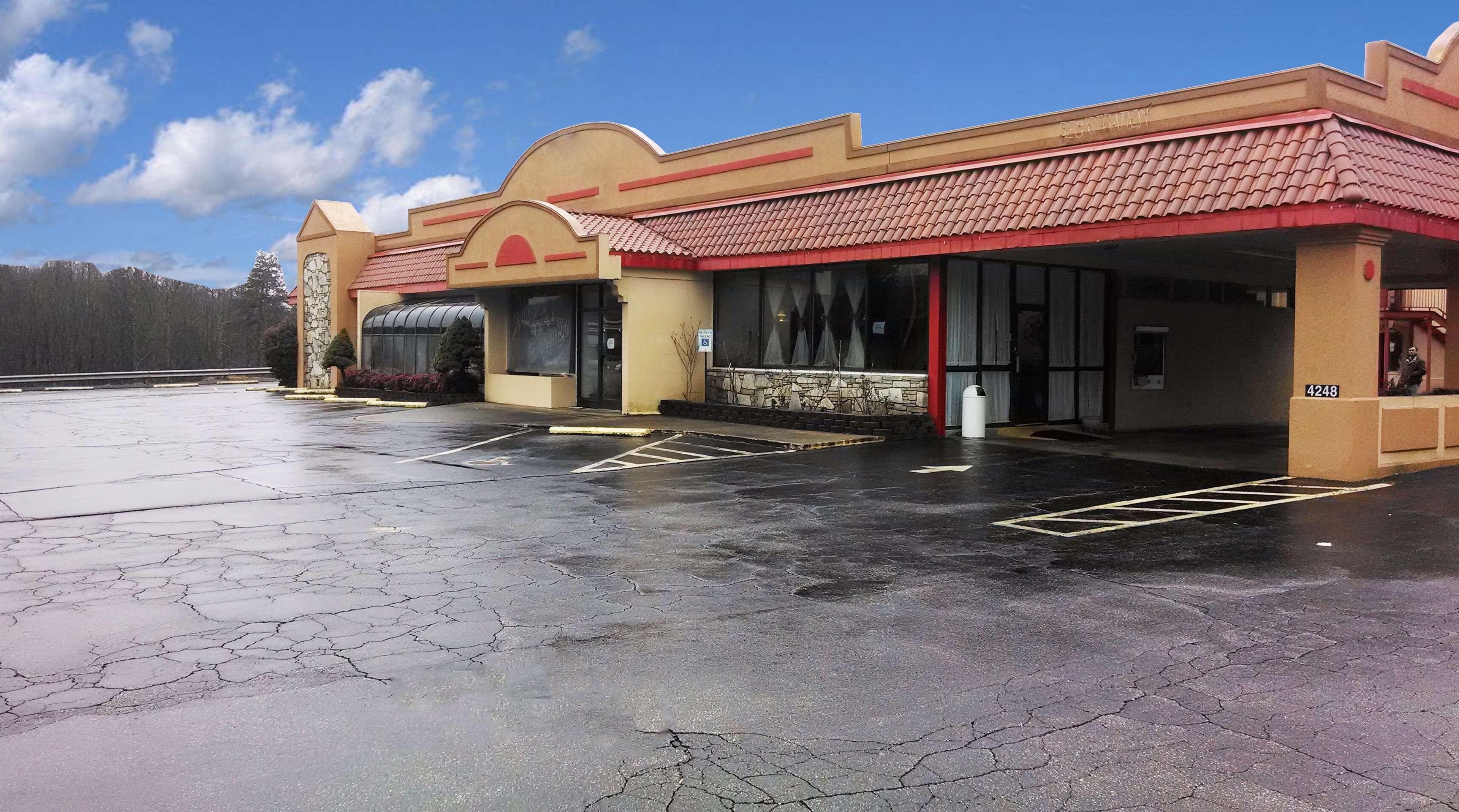 Americas Best Value Inn Marion NC - photo 3