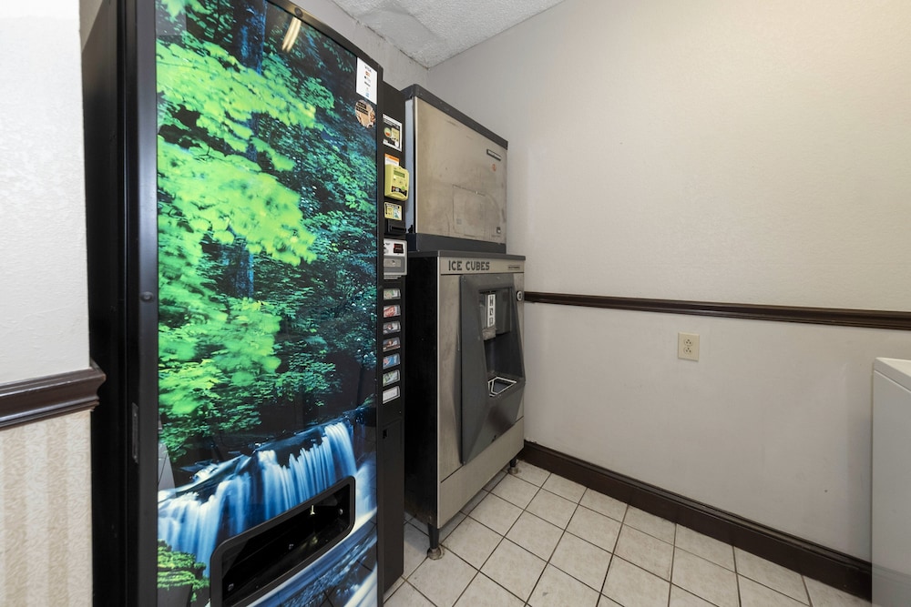 Red Roof Inn Atlanta Southeast Stockbridge - photo 42