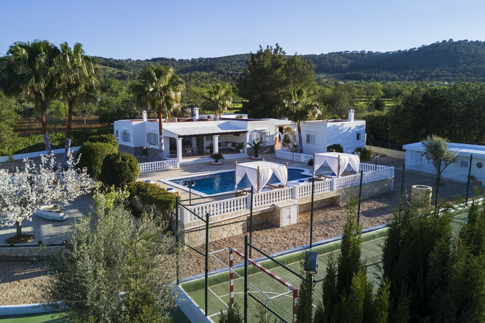 Villa Can Raes — 4-Star Luxury Hotel in Sant Antoni De Portmany, Spain