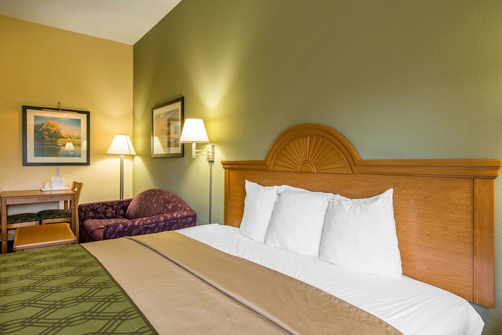 Econo Lodge Valdosta - photo 9