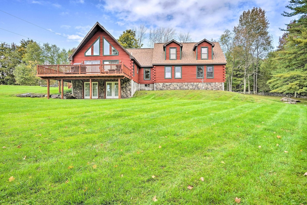 Grand Windham Retreat with Fire Pit and Game Room in Windham, United States