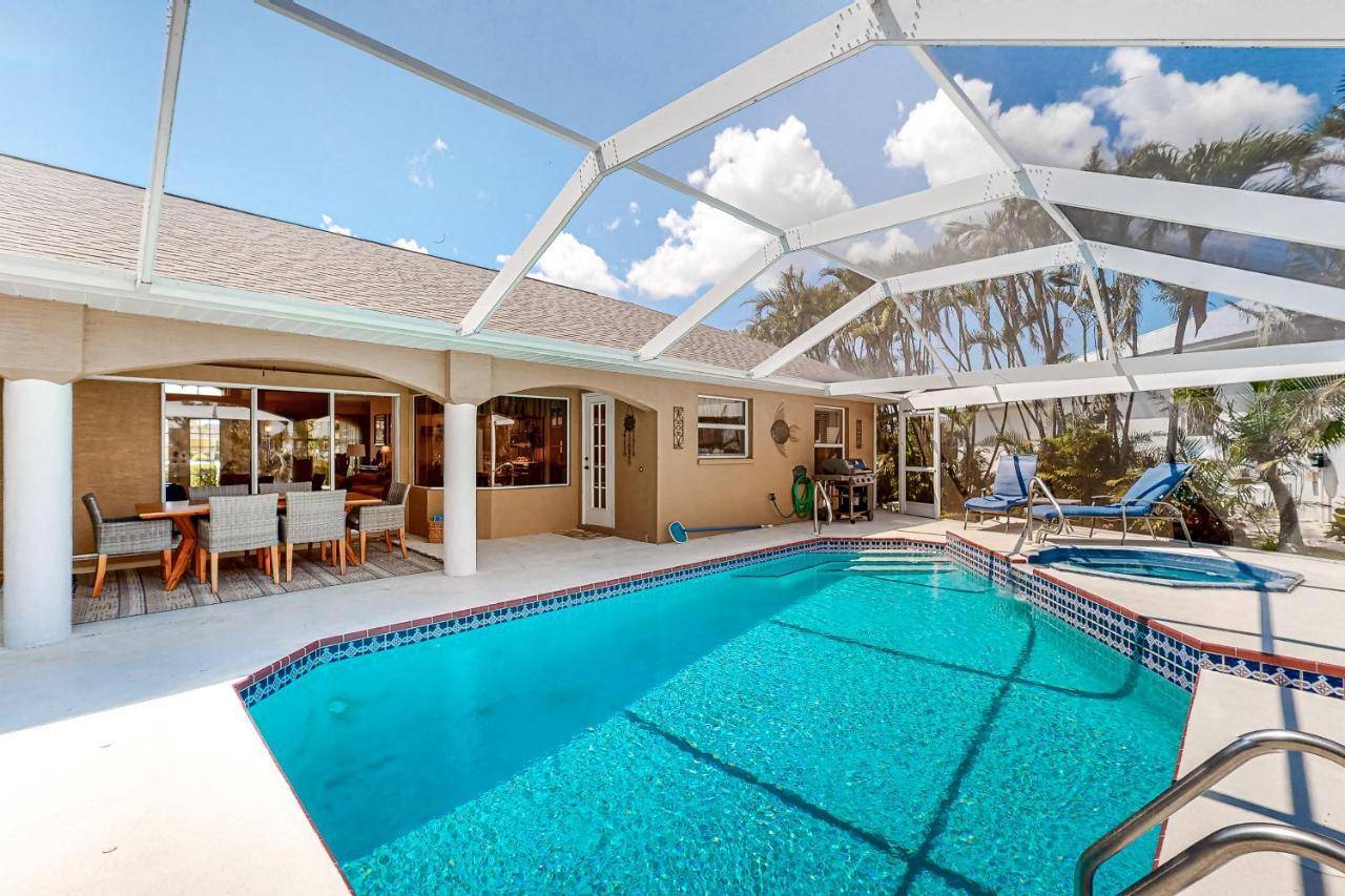 Life at the Canal in Cape Coral, United States