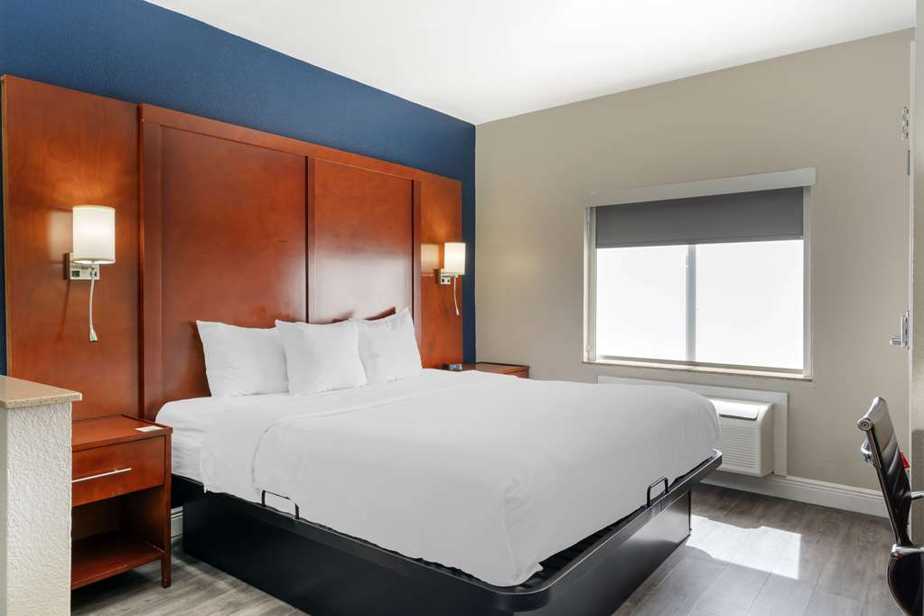 Comfort Suites West Jacksonville - photo 12