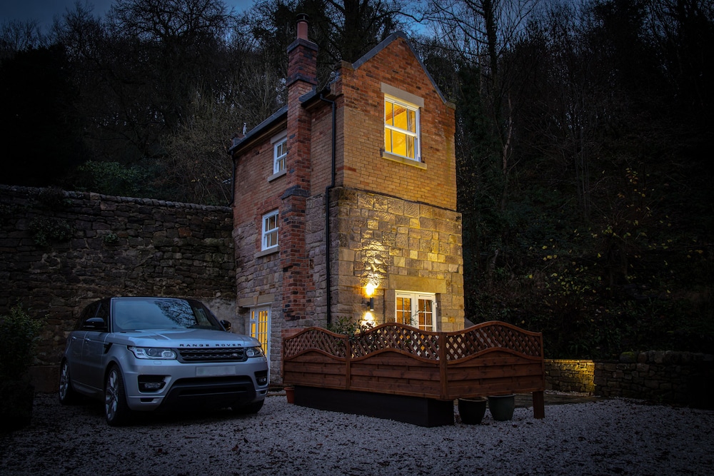 Robin Hood Tower in Matlock, United Kingdom