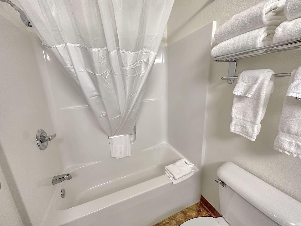 Estherville Hotel & Suites - photo 29