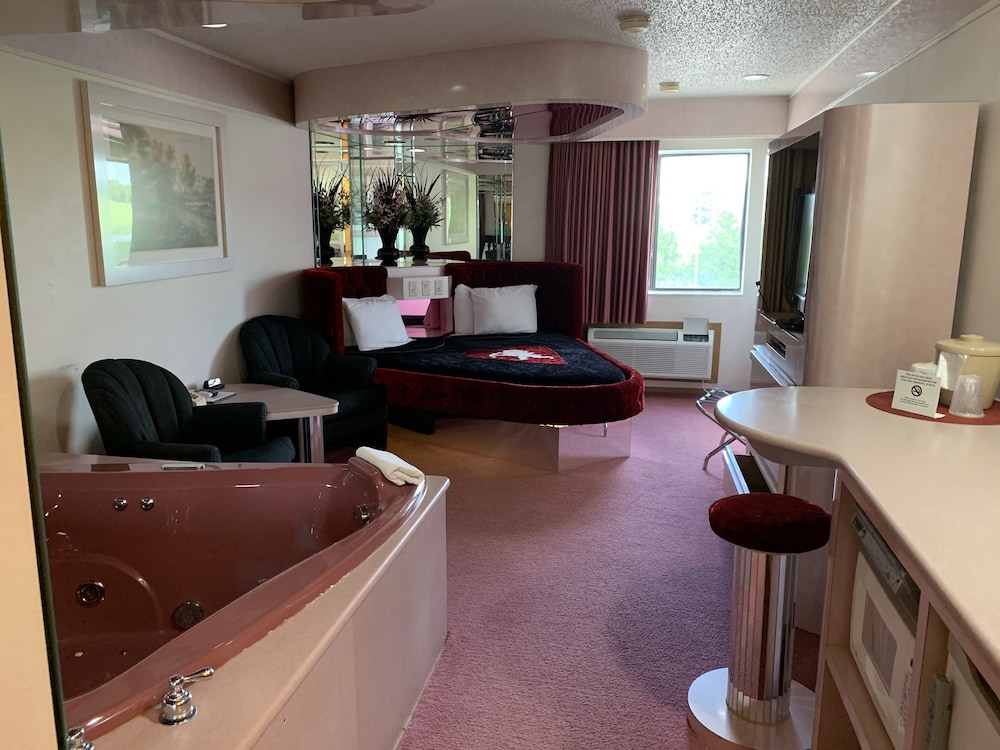 Designer Inn & Suites - photo 16