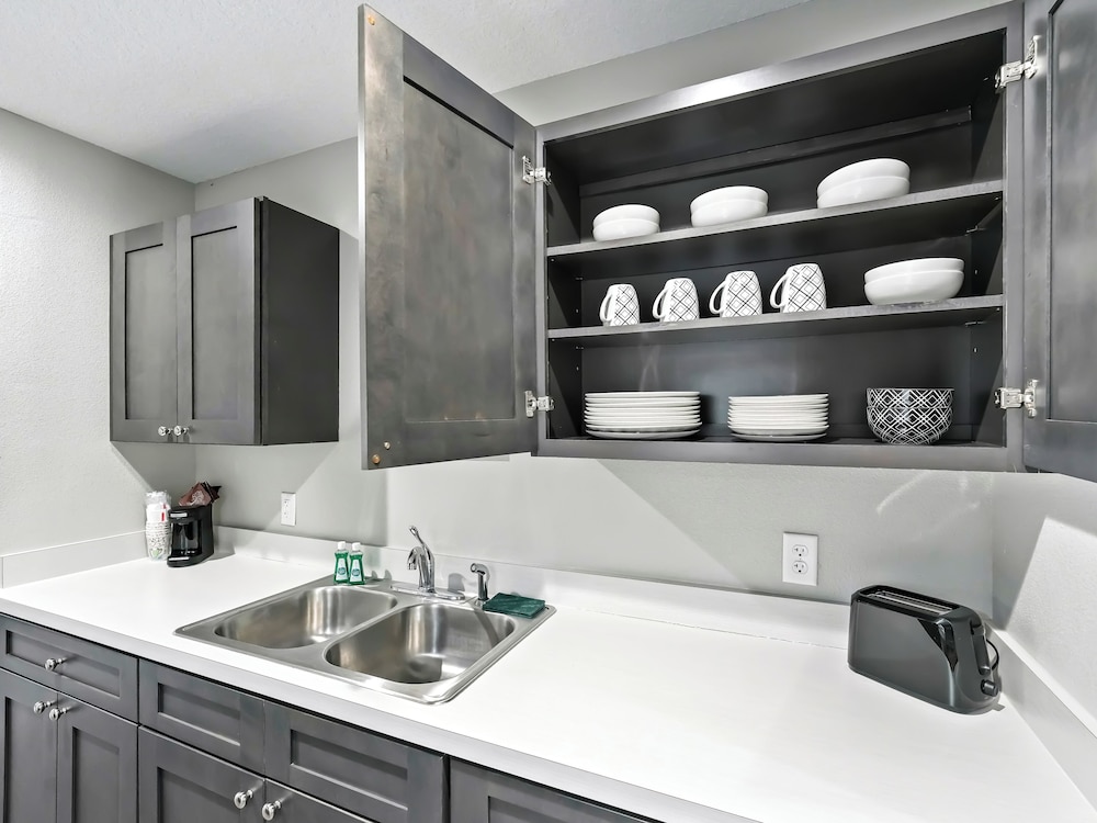 Baymont by Wyndham Ocala Suites - photo 22