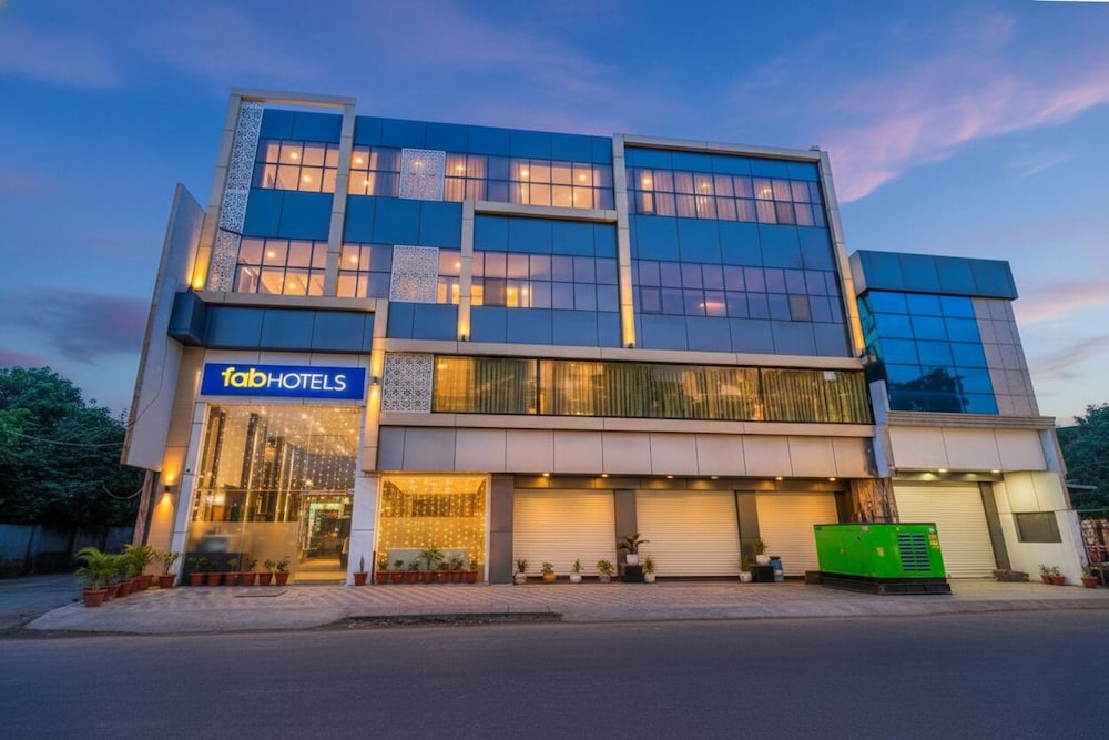 FabHotel Meera Palace — 4-Star Luxury Hotel in Indore, India
