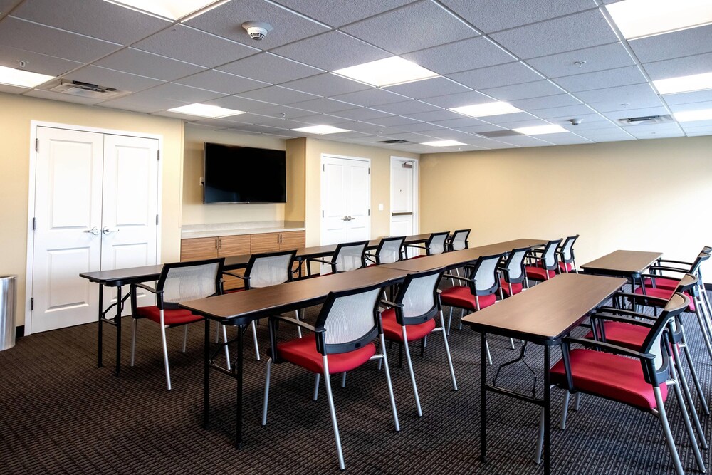 TownePlace Suites by Marriott Louisville Airport - photo 23