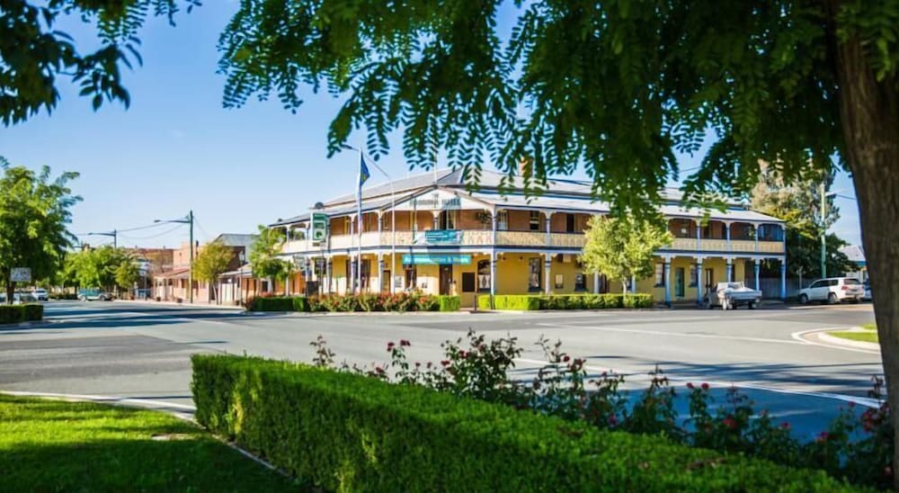 Boorowa Hotel — hotel in Boorowa