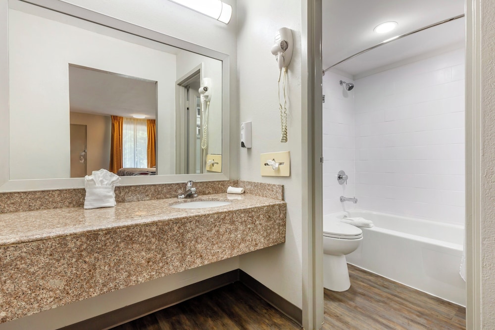 Red Roof Inn Dunn - photo 25