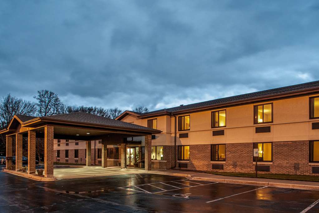 Econo Lodge Inn & Suites Oconto — hotel in Oconto