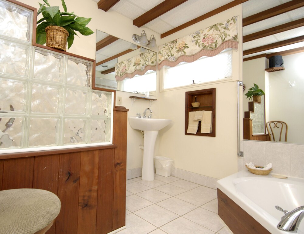 Wrens Nest Inn - photo 41