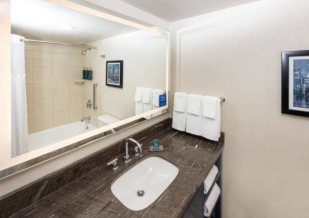 DoubleTree by Hilton Hotel Newark Airport - photo 38