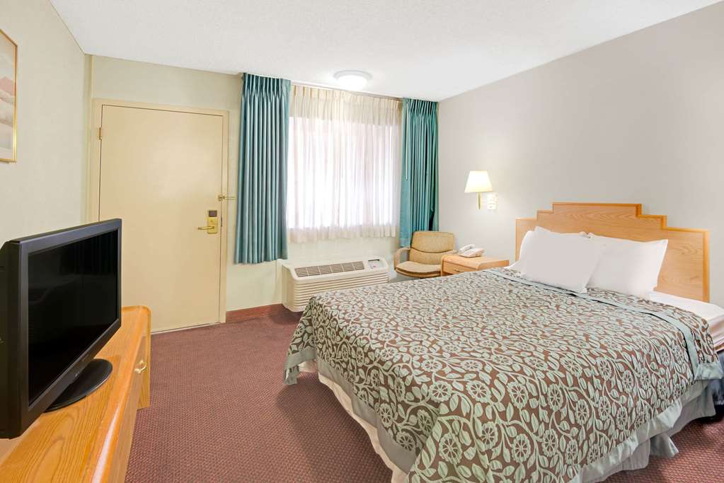 Days Inn by Wyndham Albuquerque City Center - photo 7