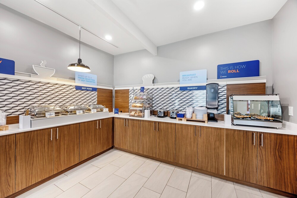 Holiday Inn Express White House an IHG Hotel - photo 31