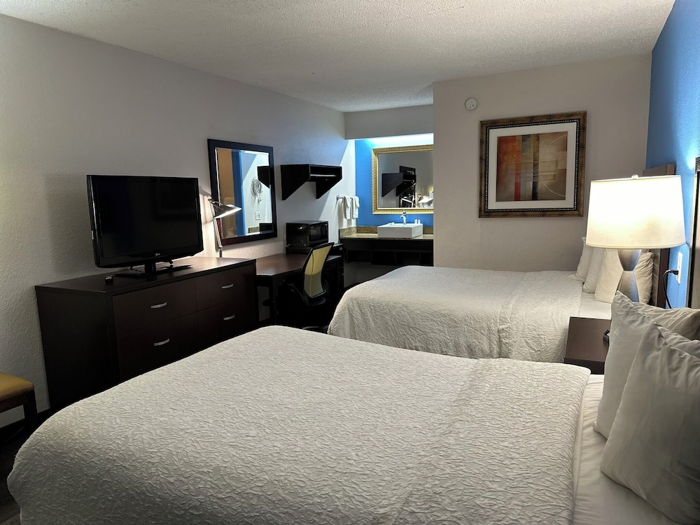 Red Roof Inn Flint Bishop Airport - photo 3