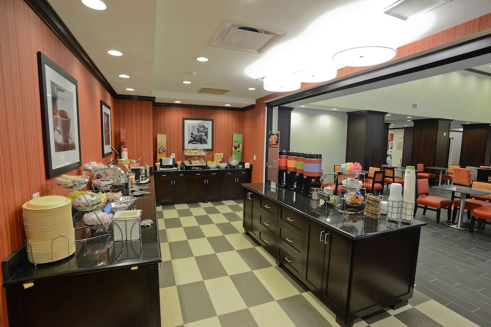 Hampton Inn & Suites Albany At Albany Mall - photo 40