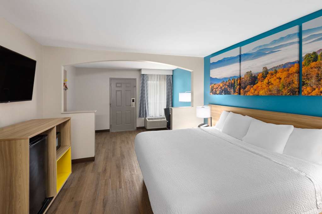 Days Inn by Wyndham Clarksville North - photo 16