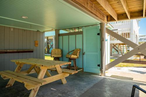 Conch West by Oak Island Accommodations - photo 33