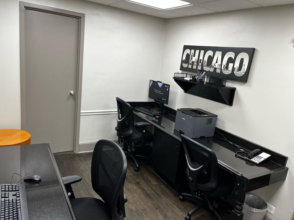Holiday Inn Express Chicago Magnificent Mile - photo 44