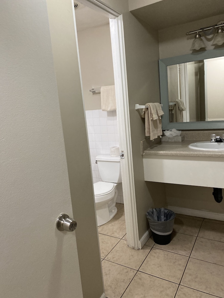Ocean Villa Inn - photo 41